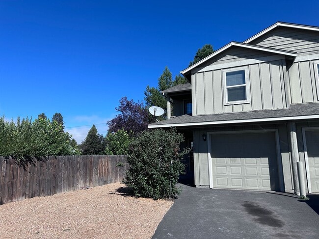 Building Photo - 16662 Shaw Pine Ct Unit 1