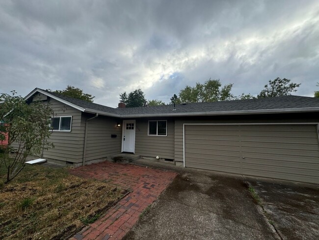 Photo - 3+ Bedroom House in Friendly Area