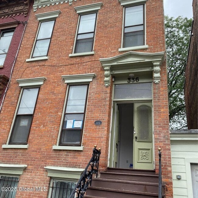 Building Photo - 336 Clinton Ave Rental
