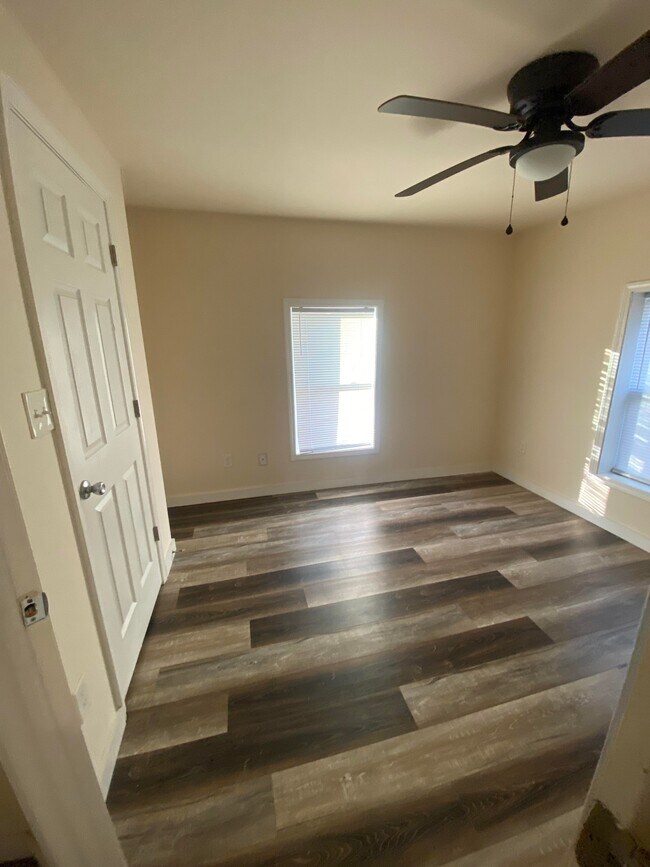 Photo - 1611 Nutwood St