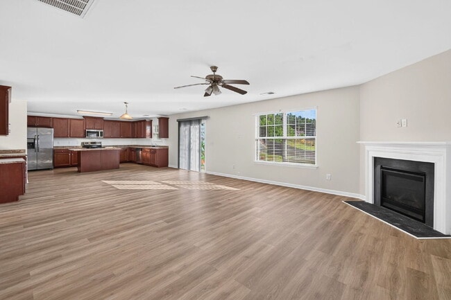 Building Photo - Expansive 4-bedroom, 3.5-bathroom single-family home boasts 3,150 sq. ft.