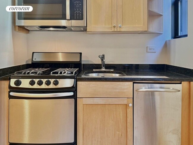 Photo - 210 E 68th St