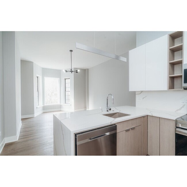 Building Photo - Newly Renovated Luxury 1 Bedroom in Perfec... Unit 301 Rental