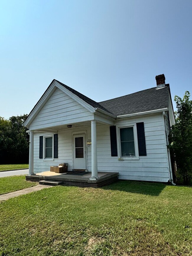 Large 3 Bed 1 Bath House in Henrico House Rental in Richmond, VA