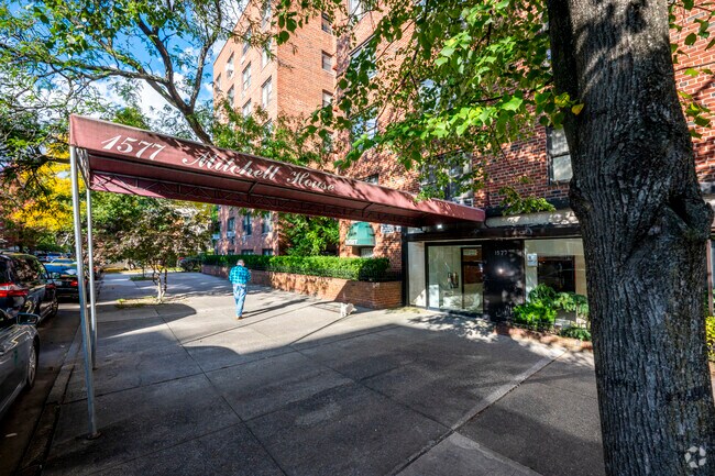 Building entrance - 1577 E 17th St