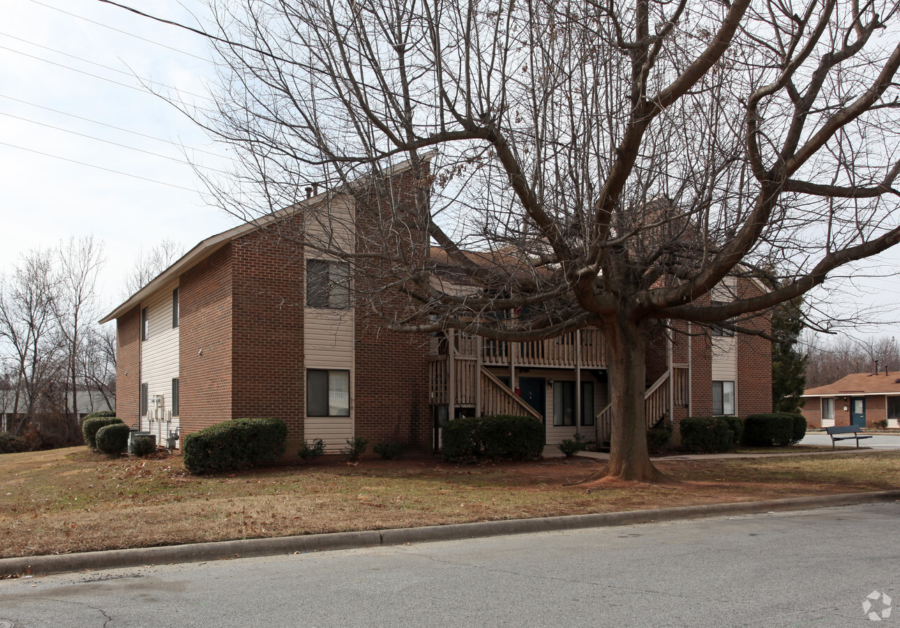 Photo - Dartmouth Courts Apartments