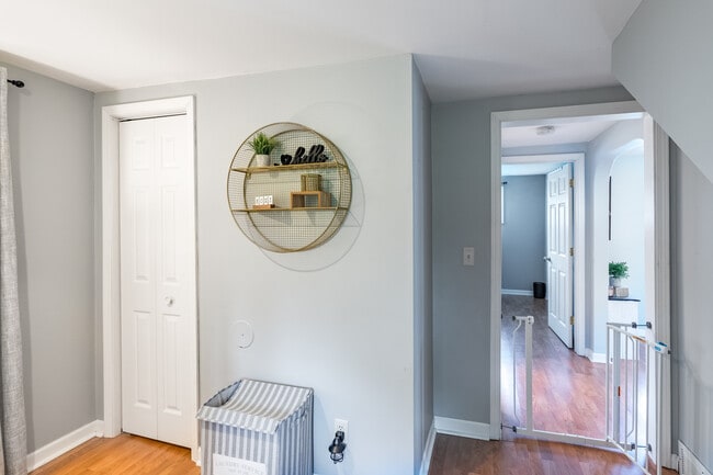 Photo - 226302 Swan Ave