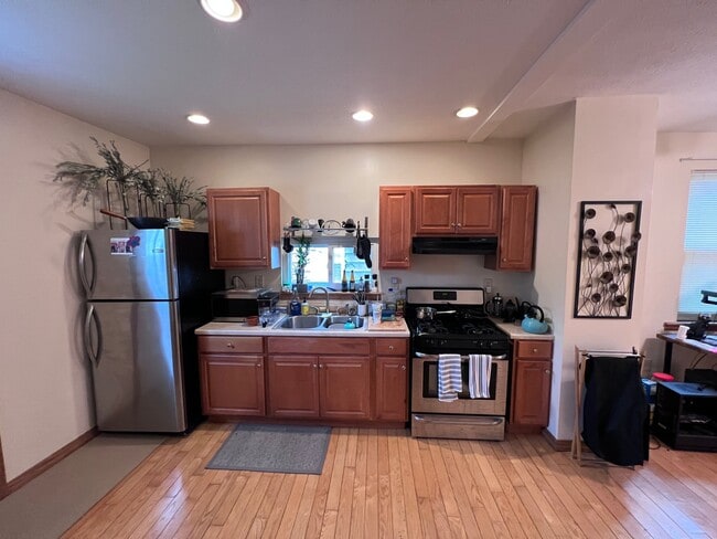 1832 W 47th St Unidad Lower