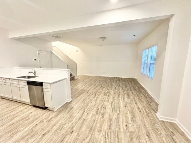 Photo - 3bd/2.5bth Paired Home near I-40 and I-77 Georgetown community in Statesville