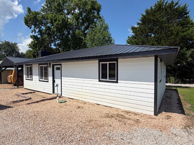 Photo - 2BR Cabin near the Lakes of Shell Knob!!
