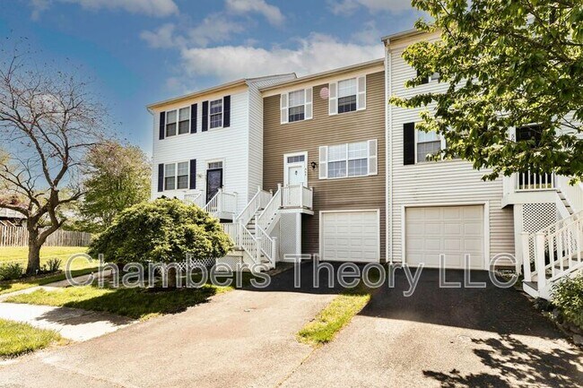 Photo - 565 Radford Terrace NE