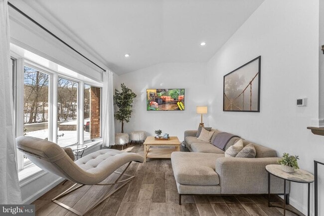 Photo - 191 Lakeshore Dr