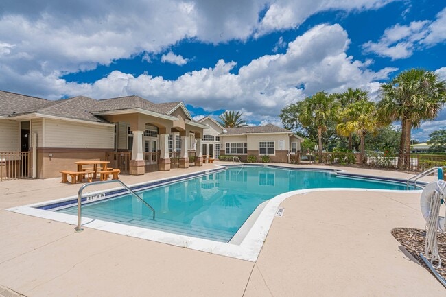 Nassau Bay Apartments