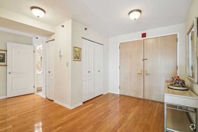 Building Photo - 10 Smith Manor Blvd Unit 406 Rental