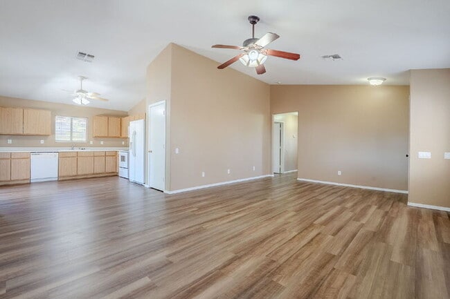 Photo - 2117 W Renaissance Ave