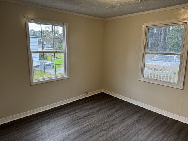 Photo - 305 Miller Blvd