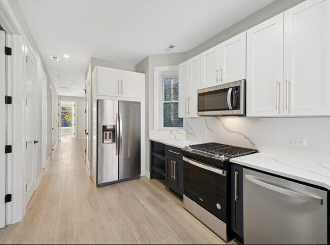 Photo - 2818 W Fletcher St Unit 4