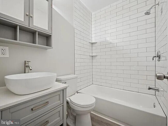 Photo - 1236 W Airdrie St Unit B