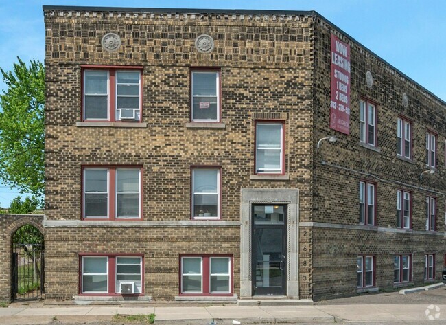 Building Photo - Central Apartments