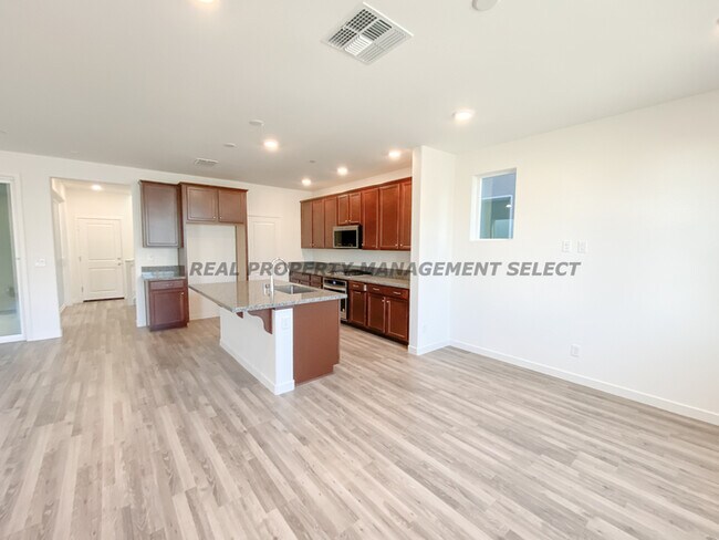 Brand new 3bed/2.5 bath in South Natomas!