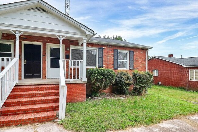 Photo - Charming 2BD/1BA Duplex Off West Blvd