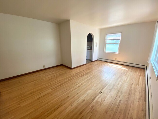 Photo - 4 Bed 2 Bath Home!