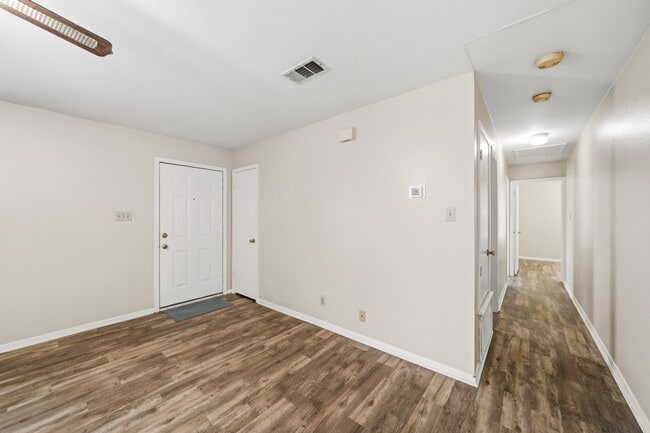 Photo - 1017 Lions Park Dr