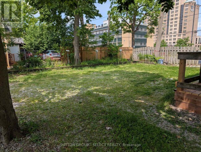 Photo - 627 Wellington St