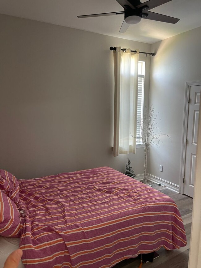Photo - Beautiful 3 bedroom home with large backyard