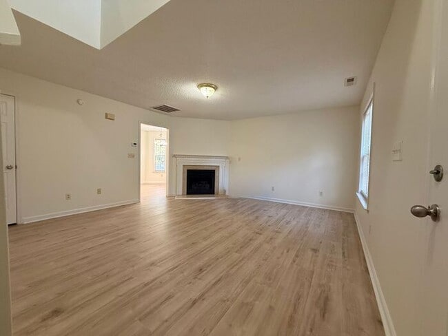 Photo - 1529 Crag Burn Ln