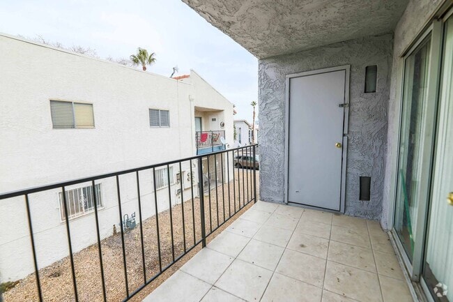Building Photo - 3649 S Van Dyke Ave Unit Van Dyke Ave 3649-#D Rental