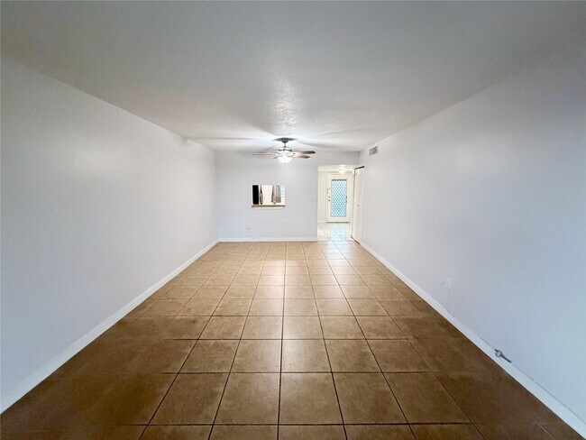 Photo - 1810 N Lauderdale Ave Unidad 2312