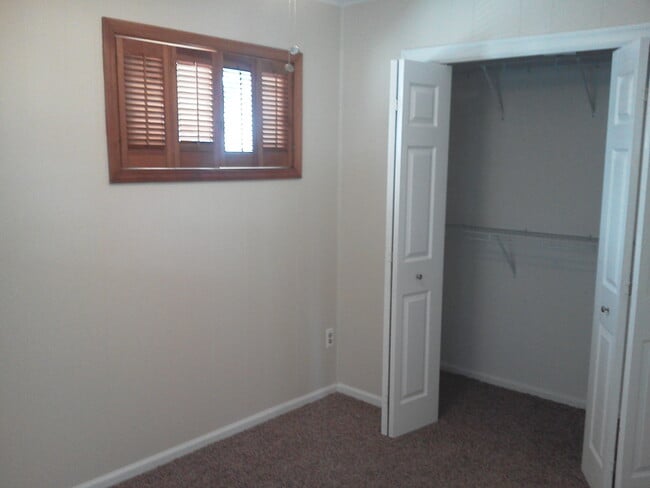 Dormitorio 1 - 2014 Guthrie Ave