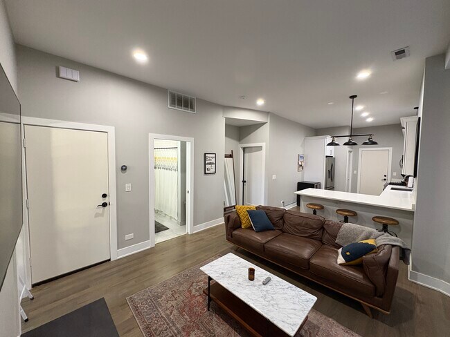 Photo - 1933 W Ohio St Unit 2