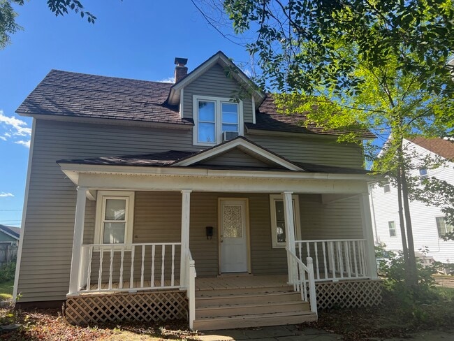 Photo - 2402 Gowen St