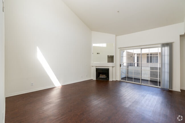 2BR, 2BA - 1,200SF - Living Room