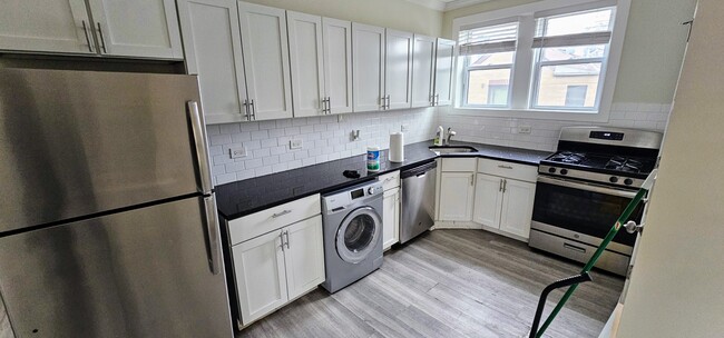 Photo - 3838 N Greenview Ave Apartments Unit 3817.5 -3E