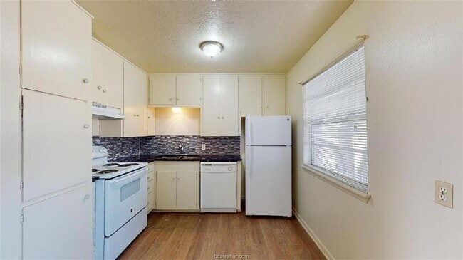 Photo - 3800 E 29th St