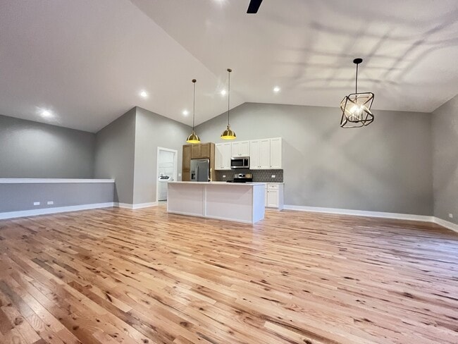 Photo - 974 Meadow Ln