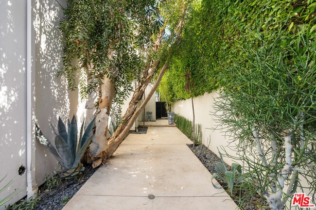 Photo - 528 N Crescent Heights Blvd