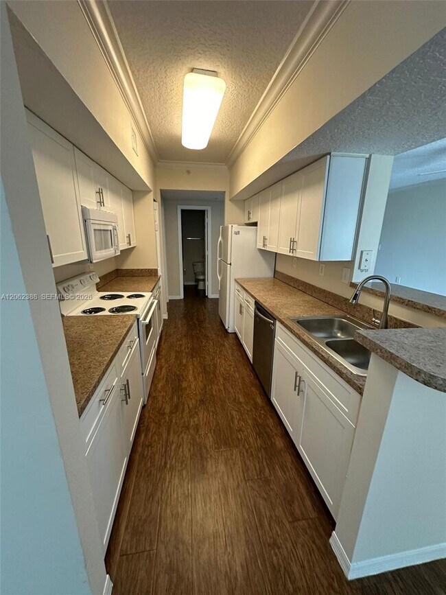 Photo - 11600 SW 2nd St Unit 18208