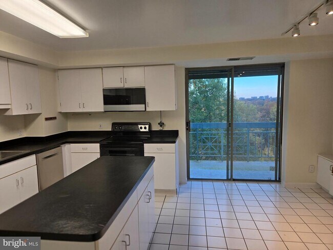 Photo - 5450 Whitley Park Terrace Unidad HR-912