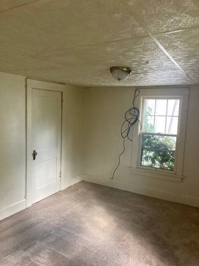 Building Photo - 106 W Poplar St Unit 2 Rental