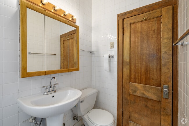 Studio - 400SF - Bathroom
