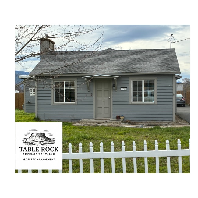 Building Photo - Charming 2 Bed / 1 Bath Home with Garage & Fenced Yard