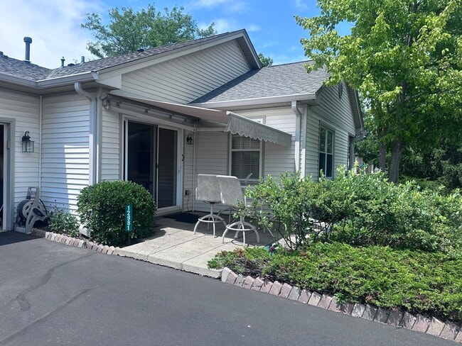 Patio w/Power Awning - 12981 Farm Hill Dr Unit 12981 Farm Hill Dr Rental