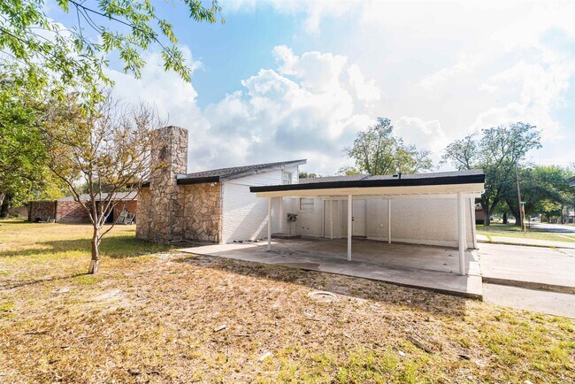 Photo - 101 Serafini Dr