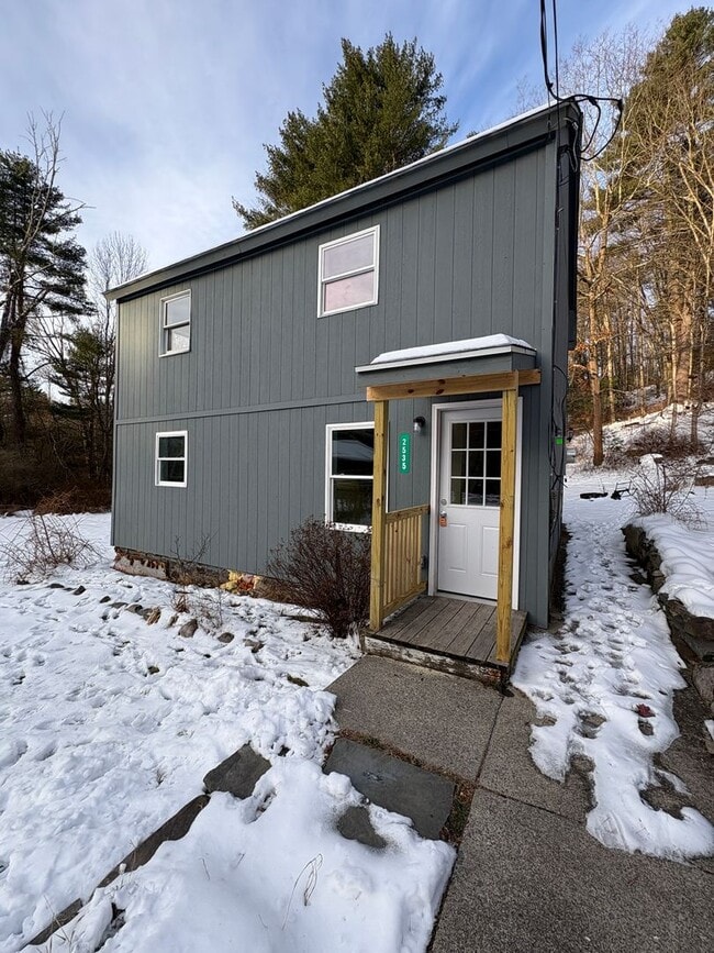 Building Photo - Large 3 bedroom house in Candensis!