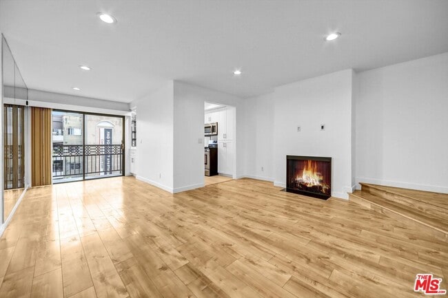 Building Photo - 1355 N Sierra Bonita Ave Unit 406