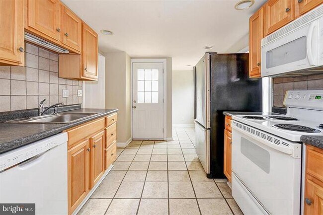 Photo - 225 Brook St